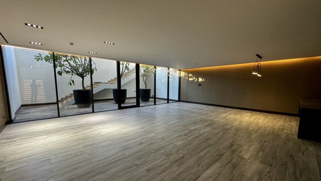 7 bedrooms in Emerald Hills